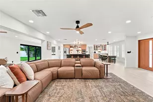 6241 Tanglewood Dr NE, Saint Petersburg, FL 33702 - Photo 5