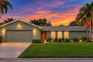 6241 Tanglewood Dr NE, Saint Petersburg, FL 33702 - Photo 1