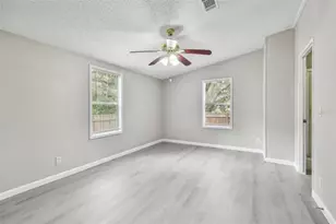 10607 Bay Hills Cir, Thonotosassa, FL 33592 - Photo 9
