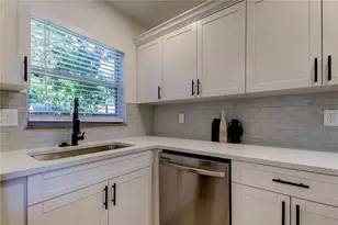10932 Village Green Ave, Seminole, FL 33772 - Photo 11