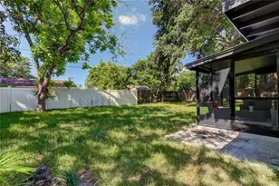 10932 Village Green Ave, Seminole, FL 33772 - Photo 29