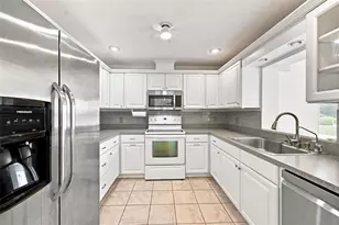 1811 Milford Cir, Sun City Center, FL 33573 - Photo 23