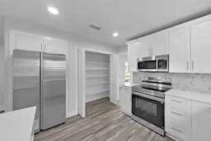 7513 Mayfair Ct, Tampa, FL 33634 - Photo 13