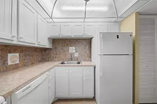 11485 Oakhurst Rd, Largo, FL 33774 - Photo 9