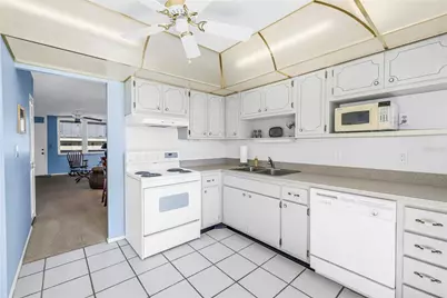 4715 Bay Street NE #320, Saint Petersburg, FL 33703 - Photo 15