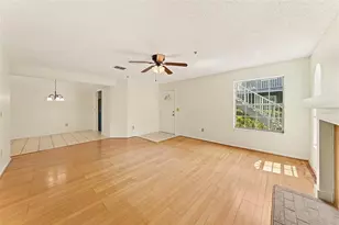11805 Skylake Pl, Tampa, FL 33617 - Photo 9