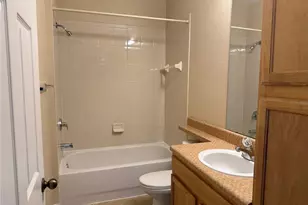 10105 Courtney Oaks Cir, Tampa, FL 33619 - Photo 13