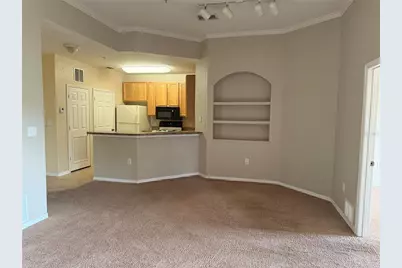 10105 Courtney Oaks Circle #304, Tampa, FL 33619 - Photo 9