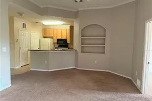 10105 Courtney Oaks Cir, Tampa, FL 33619 - Photo 9