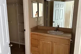 10105 Courtney Oaks Cir, Tampa, FL 33619 - Photo 17