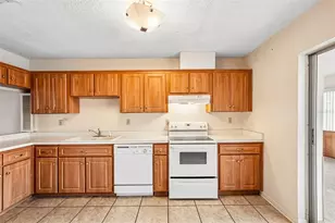 1329 New Bedford Dr, Sun City Center, FL 33573 - Photo 9
