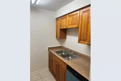 14308 Hanging Moss Circle #102, Tampa, FL 33613 - Photo 11