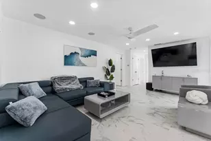 340 Palm Island NE, Clearwater Beach, FL 33767 - Photo 15