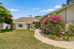 2781 Valencia Ln W, Palm Harbor, FL 34684 - Photo 3