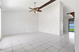 9704 Shalimar Ct, Tampa, FL 33615 - Photo 9