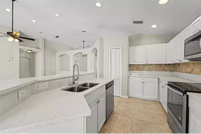 22901 Hawk Hill Loop, Land O Lakes, FL 34639 - Photo 11