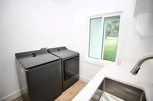 1646 Robin Hood Ln, Clearwater, FL 33764 - Photo 19