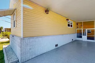 10728 Poplar St NE, Saint Petersburg, FL 33716 - Photo 3