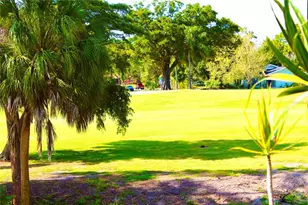 2117 Lakewood Club Dr S, Saint Petersburg, FL 33712 - Photo 13