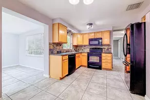 4925 Beacon Hill Dr, New Port Richey, FL 34652 - Photo 17