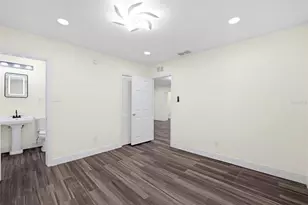 9402 N 12th St, Tampa, FL 33612 - Photo 5