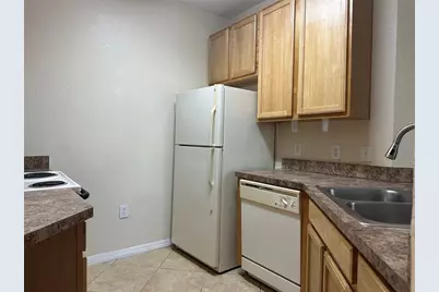 10021 Courtney Palms Boulevard #303, Tampa, FL 33619 - Photo 9