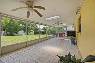 15806 Pennington Rd, Tampa, FL 33624 - Photo 5