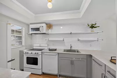 3812 N Oak Drive #M32, Tampa, FL 33611 - Photo 5