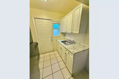 1931 7th Street S, Saint Petersburg, FL 33705 - Photo 3