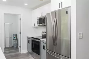 902 Shangri La Dr, Seffner, FL 33584 - Photo 11