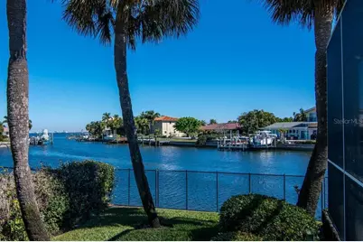 2096 Massachusetts Avenue NE, Saint Petersburg, FL 33703 - Photo 5