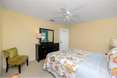 2096 Massachusetts Avenue NE, Saint Petersburg, FL 33703 - Photo 37