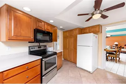 2096 Massachusetts Avenue NE, Saint Petersburg, FL 33703 - Photo 17