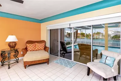 2096 Massachusetts Avenue NE, Saint Petersburg, FL 33703 - Photo 11
