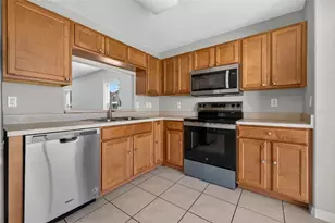 10717 Shady Preserve Dr, Riverview, FL 33579 - Photo 9