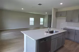 36645 Sagemoor Dr, Zephyrhills, FL 33541 - Photo 13