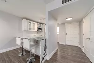 121 Island Way, Clearwater Beach, FL 33767 - Photo 3