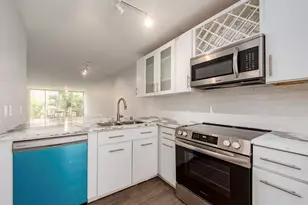 121 Island Way, Clearwater Beach, FL 33767 - Photo 5