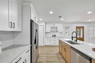 5106 Oakhaven Ln, Tampa, FL 33617 - Photo 11