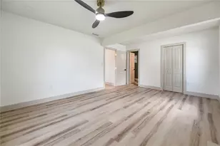 7851 40th Ave N, Saint Petersburg, FL 33709 - Photo 17