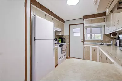 3324 W Tiki Drive, Holiday, FL 34691 - Photo 11