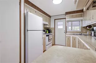 3324 W Tiki Dr, Holiday, FL 34691 - Photo 11