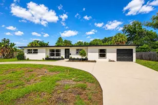 6871 4th St S, Saint Petersburg, FL 33705 - Photo 1