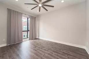 136 8th St N, Saint Petersburg, FL 33701 - Photo 27