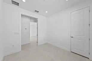 29028 Coral Harbour Dr, Englewood, FL 34223 - Photo 9