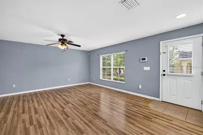 37602 Aaralyn Rd, Zephyrhills, FL 33542 - Photo 5