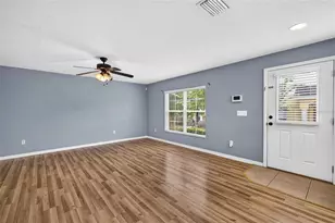37602 Aaralyn Rd, Zephyrhills, FL 33542 - Photo 5