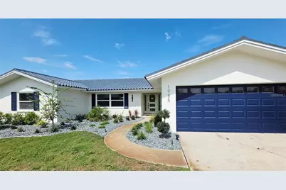 1985 Michigan Avenue NE, Saint Petersburg, FL 33703 - Photo 1
