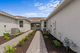 27104 Clam Shell Ct, Englewood, FL 34223 - Photo 5