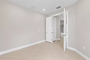 27108 Clam Shell Ct, Englewood, FL 34223 - Photo 7